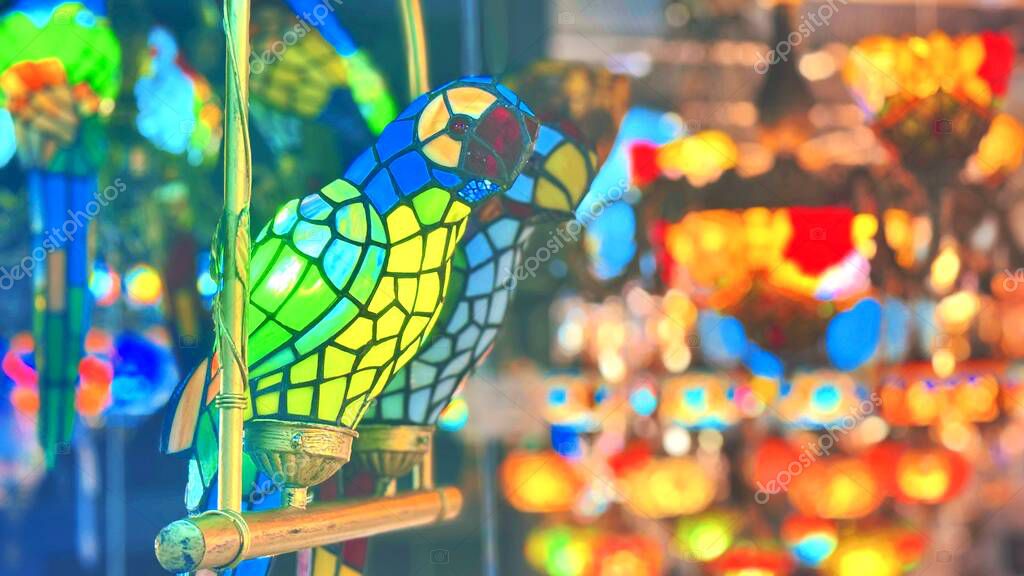 Dettaglio di lampada a LED artigianale con design contemporaneo